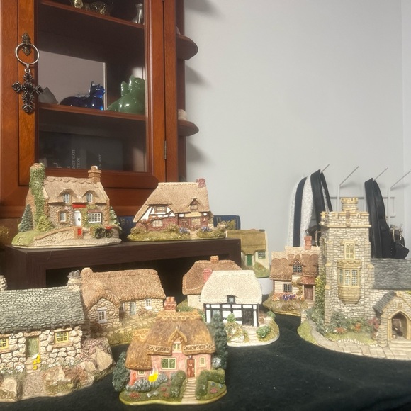 Lilliput lane houses with original stickers except one in excellent condition - Picture 4 of 4